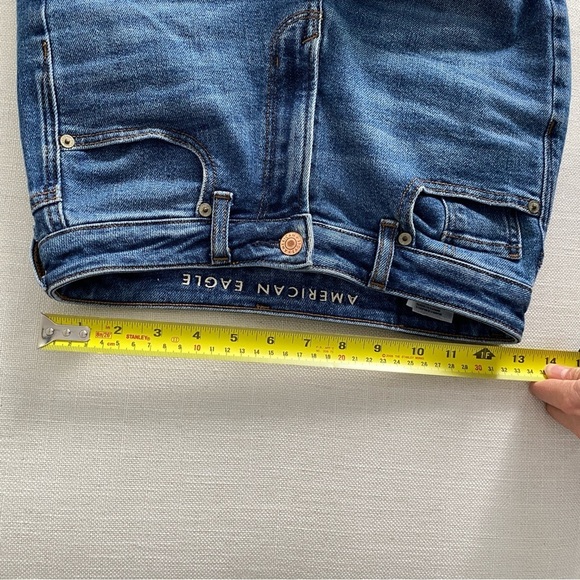 AMERICAN Eagle Distressed Raw Hem Medium Wash Mom Jean Size 00 23 1/2” - Picture 5 of 8